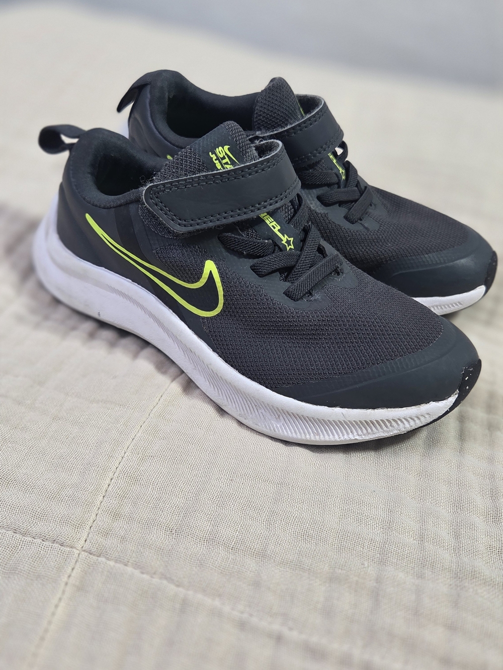 Nike Star Runner 3 Kids Black Volt Neon Green Running Shoes Size 12.5C Little Ki